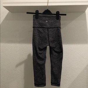 Lulu white and dark grey stripped crops size 2